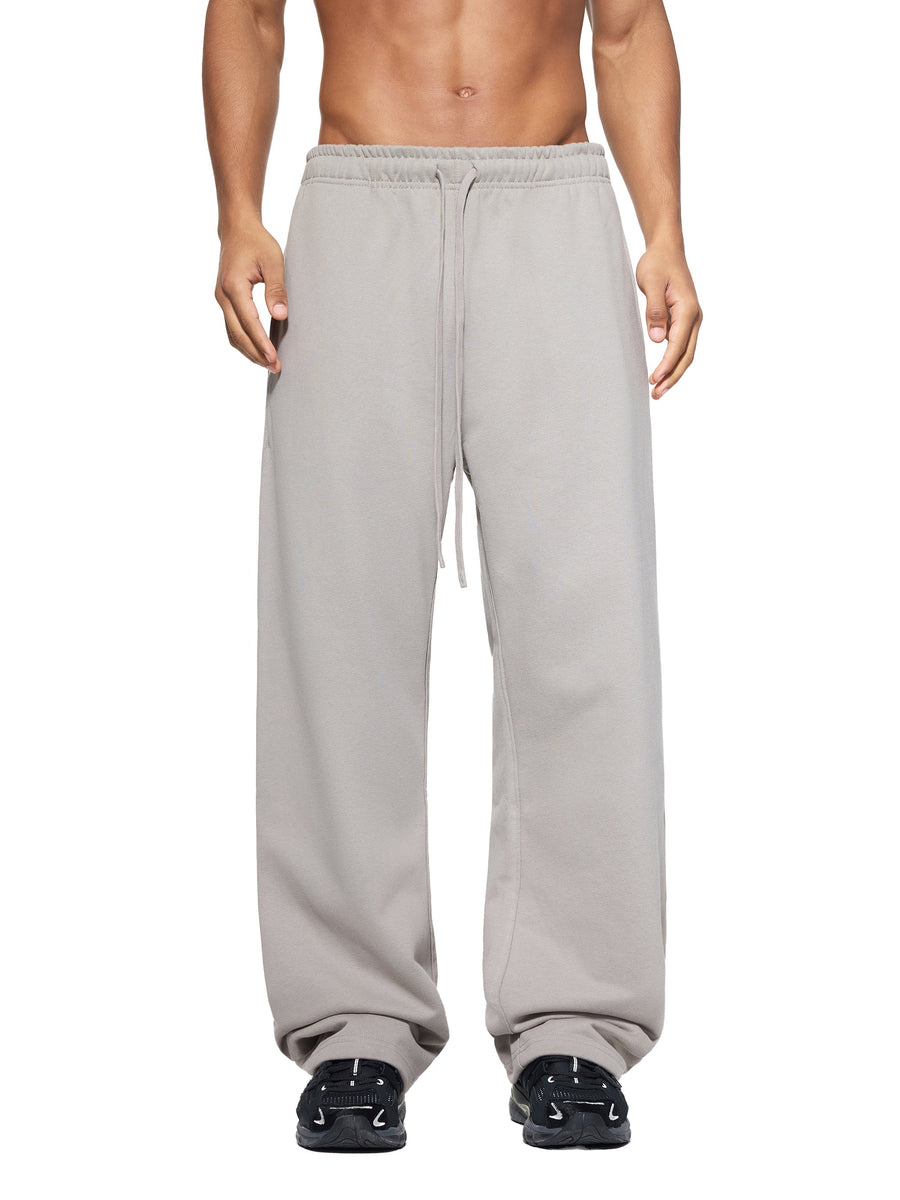 Model wearing heavyweight barrel-leg sweatpants – ZELX streetwear