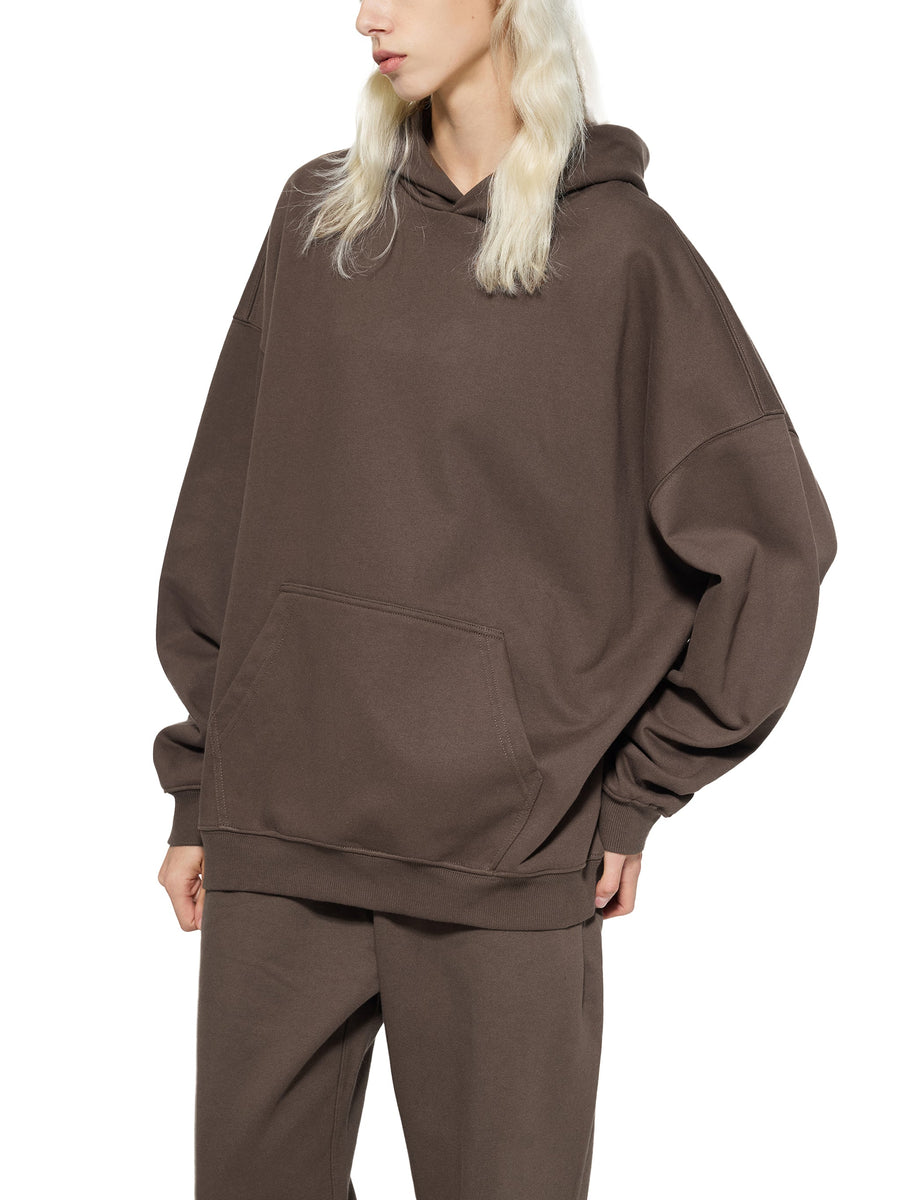 Model in a heavyweight brown oversized hoodie and matching sweatpants – ZELX
